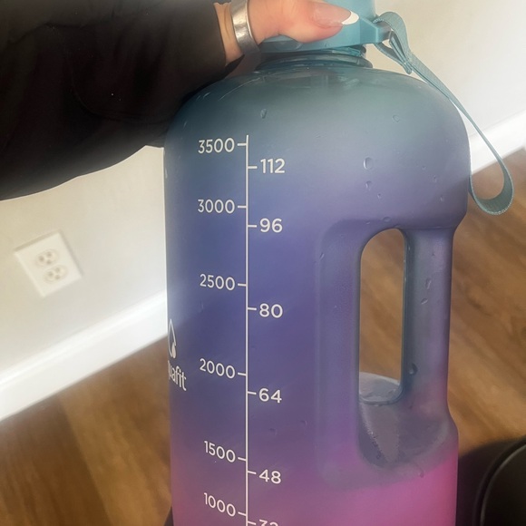 Aqua fit 1 gallon water bottle with handle. - Picture 4 of 4